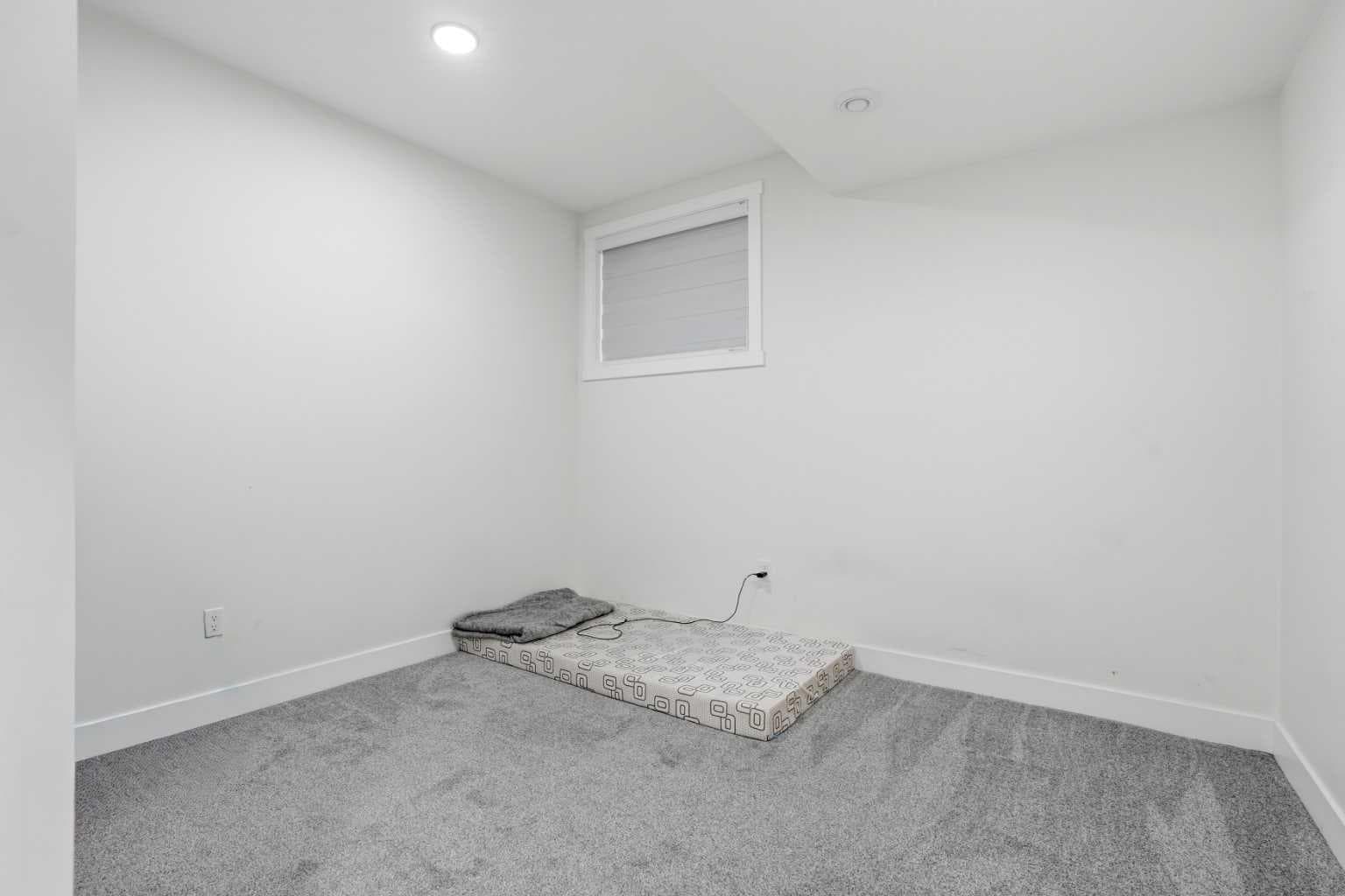 166 Kinniburgh Crescent 