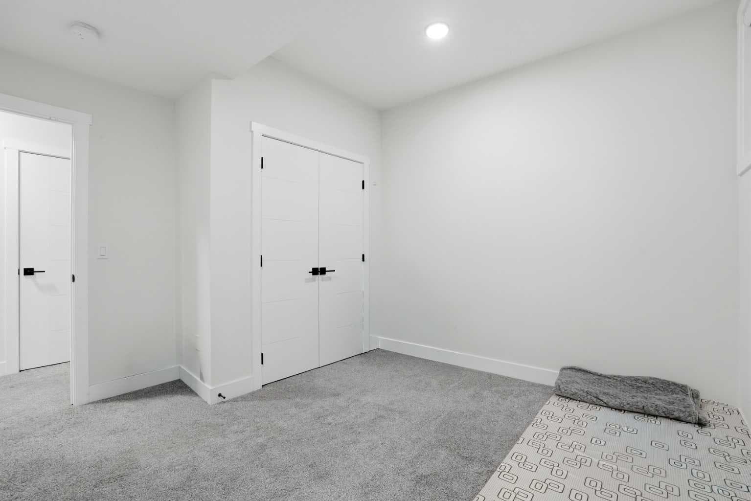 166 Kinniburgh Crescent 