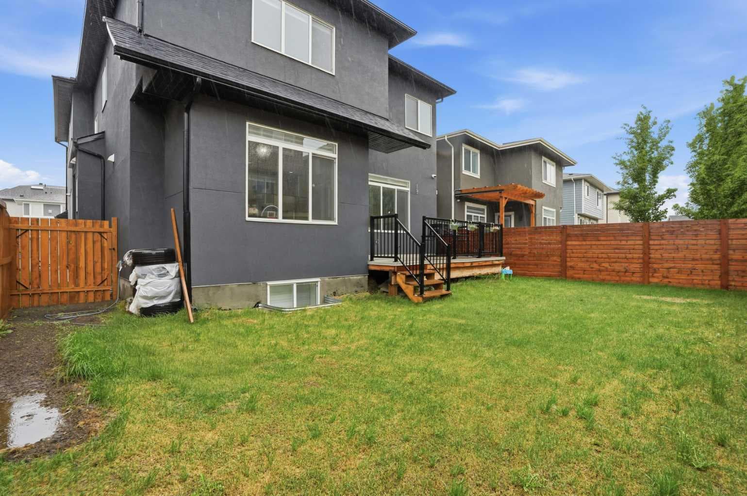 166 Kinniburgh Crescent 