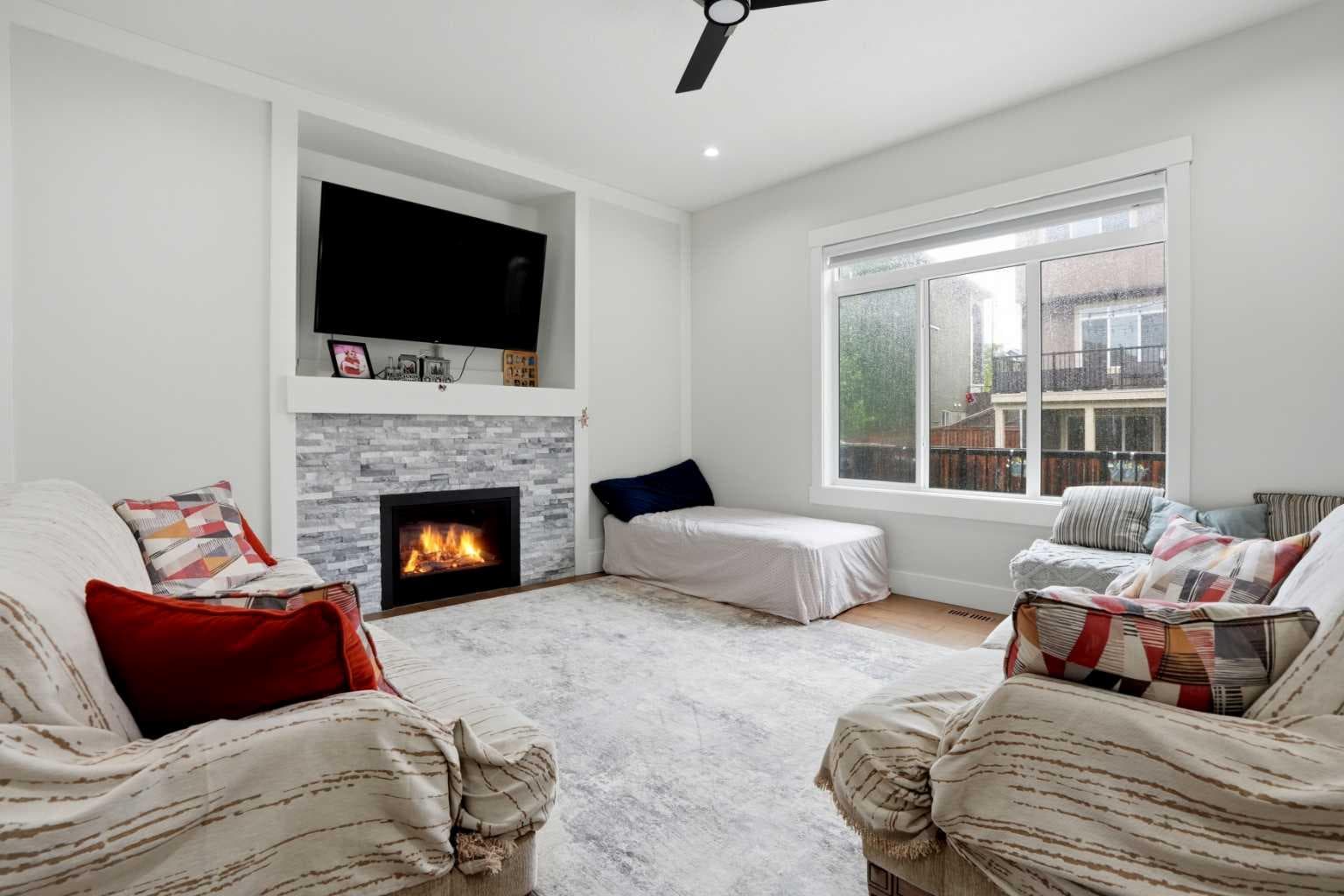 166 Kinniburgh Crescent 