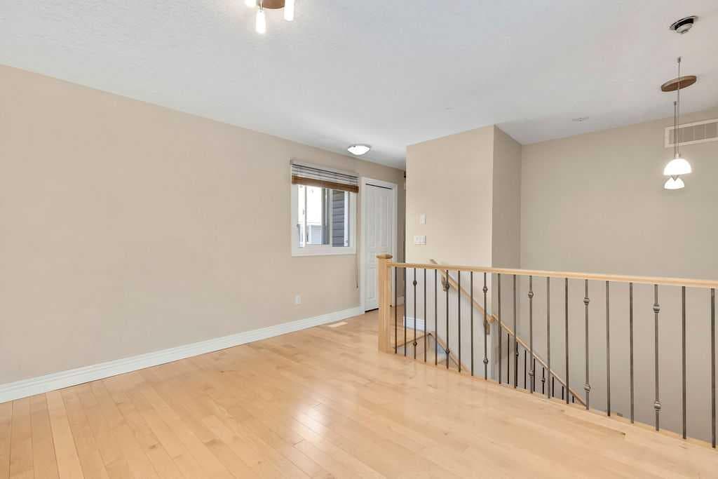 252, 66 Glamis Green SW