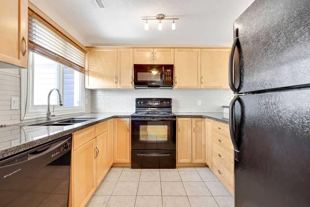 252, 66 Glamis Green SW