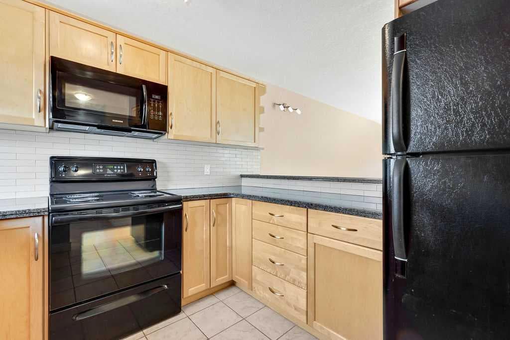 252, 66 Glamis Green SW