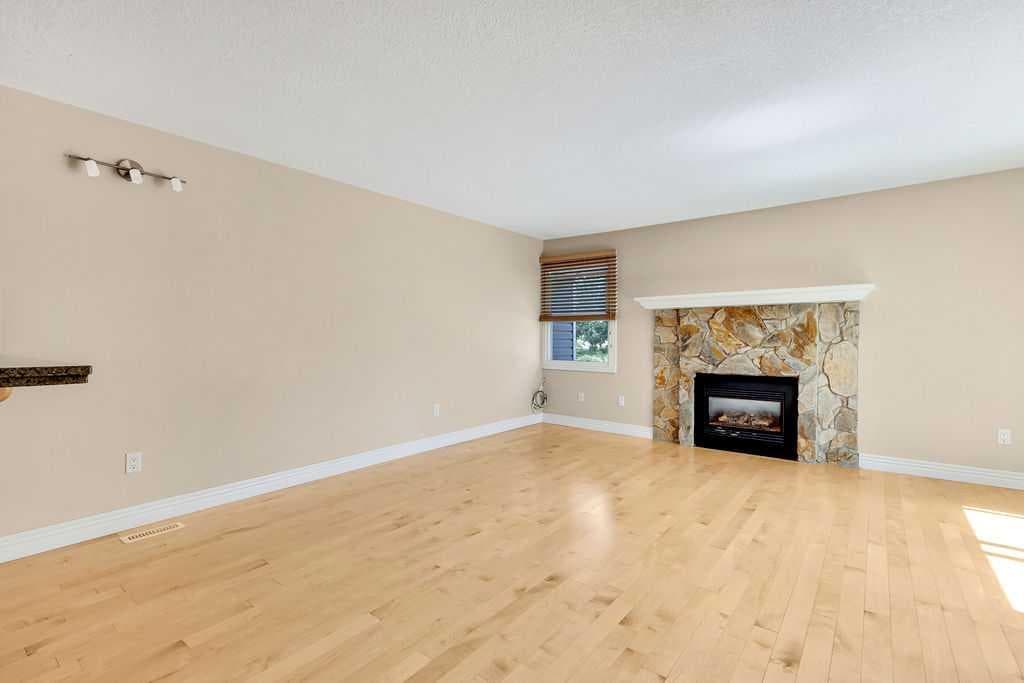 252, 66 Glamis Green SW