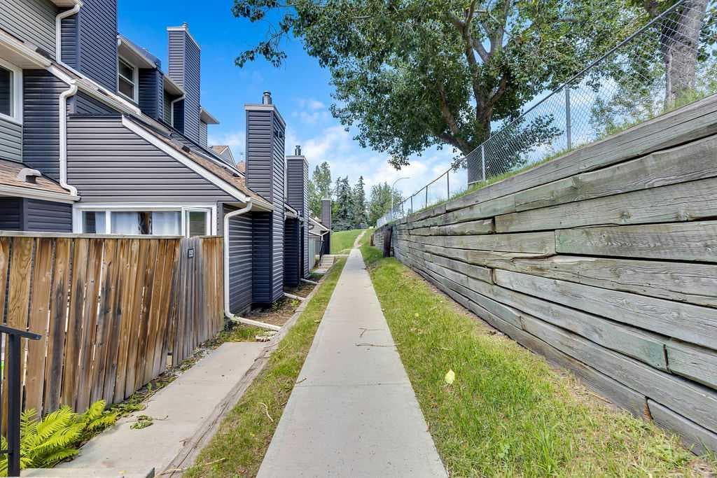 252, 66 Glamis Green SW