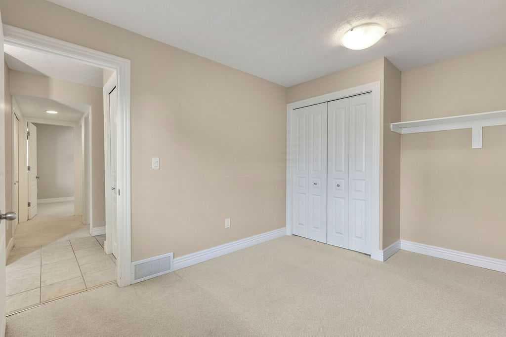 252, 66 Glamis Green SW