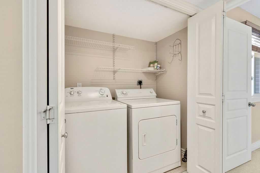 252, 66 Glamis Green SW