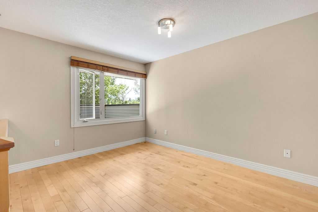 252, 66 Glamis Green SW