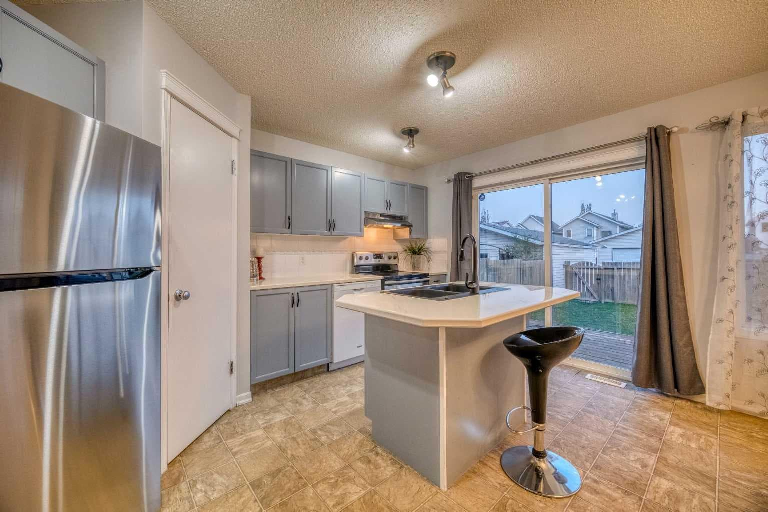 81 Prestwick Avenue SE