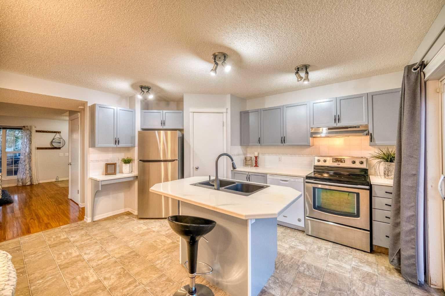 81 Prestwick Avenue SE