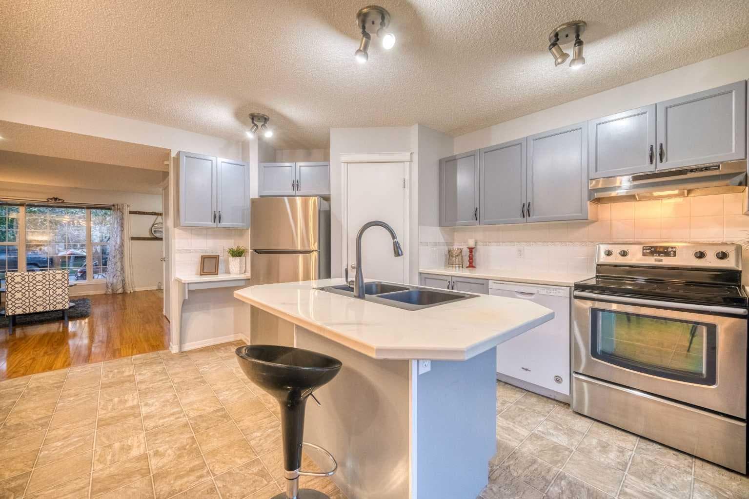 81 Prestwick Avenue SE