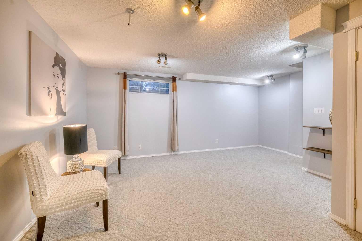 81 Prestwick Avenue SE