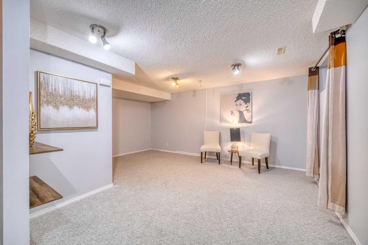81 Prestwick Avenue SE