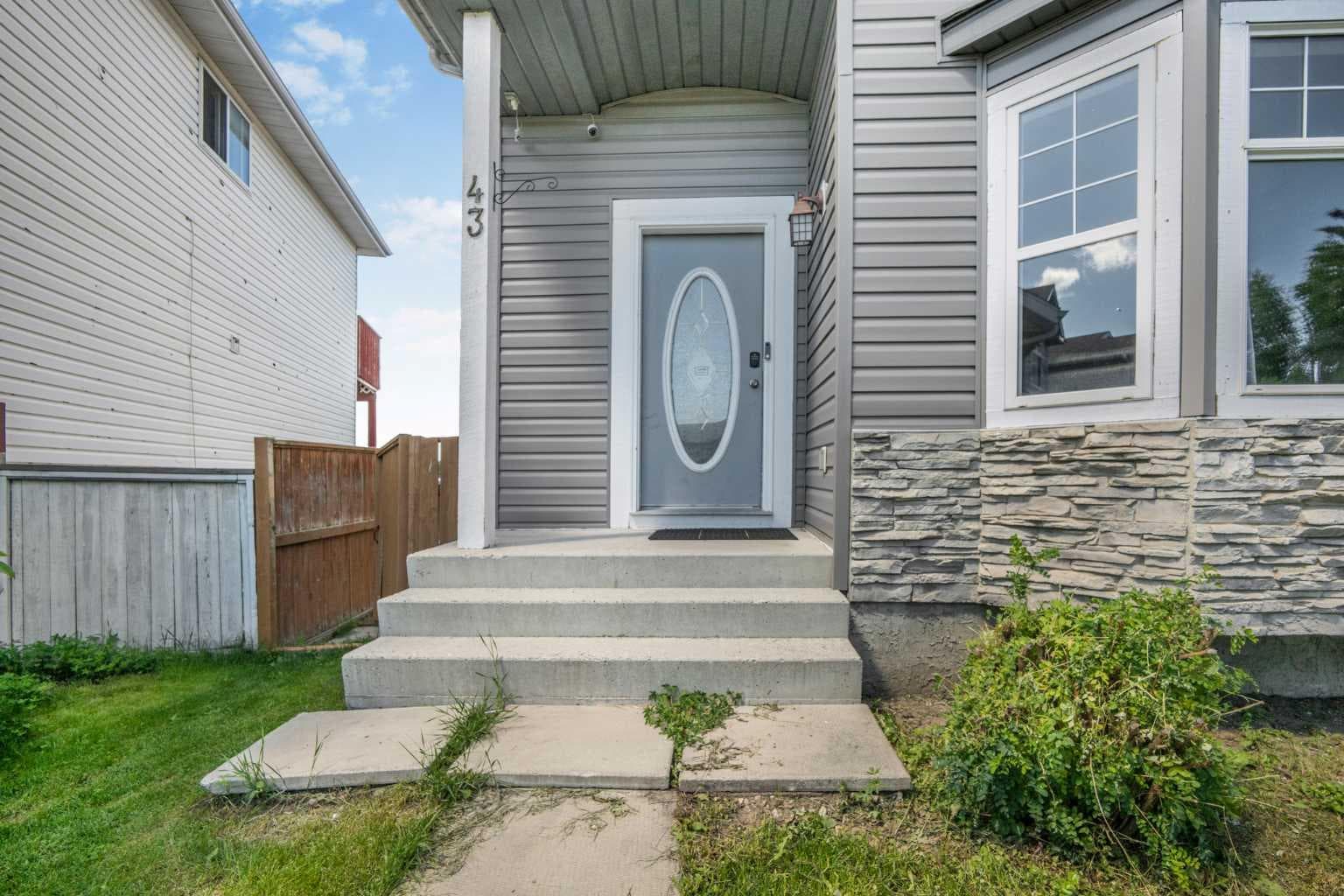 43 Covington Close NE