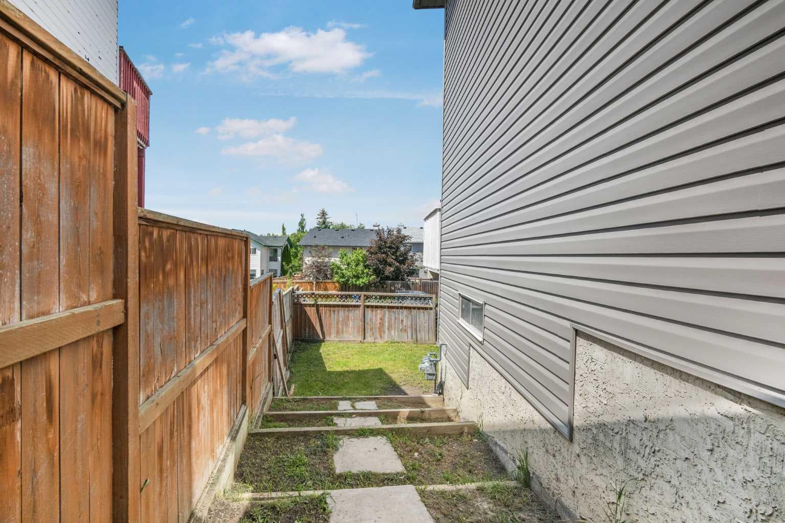 43 Covington Close NE