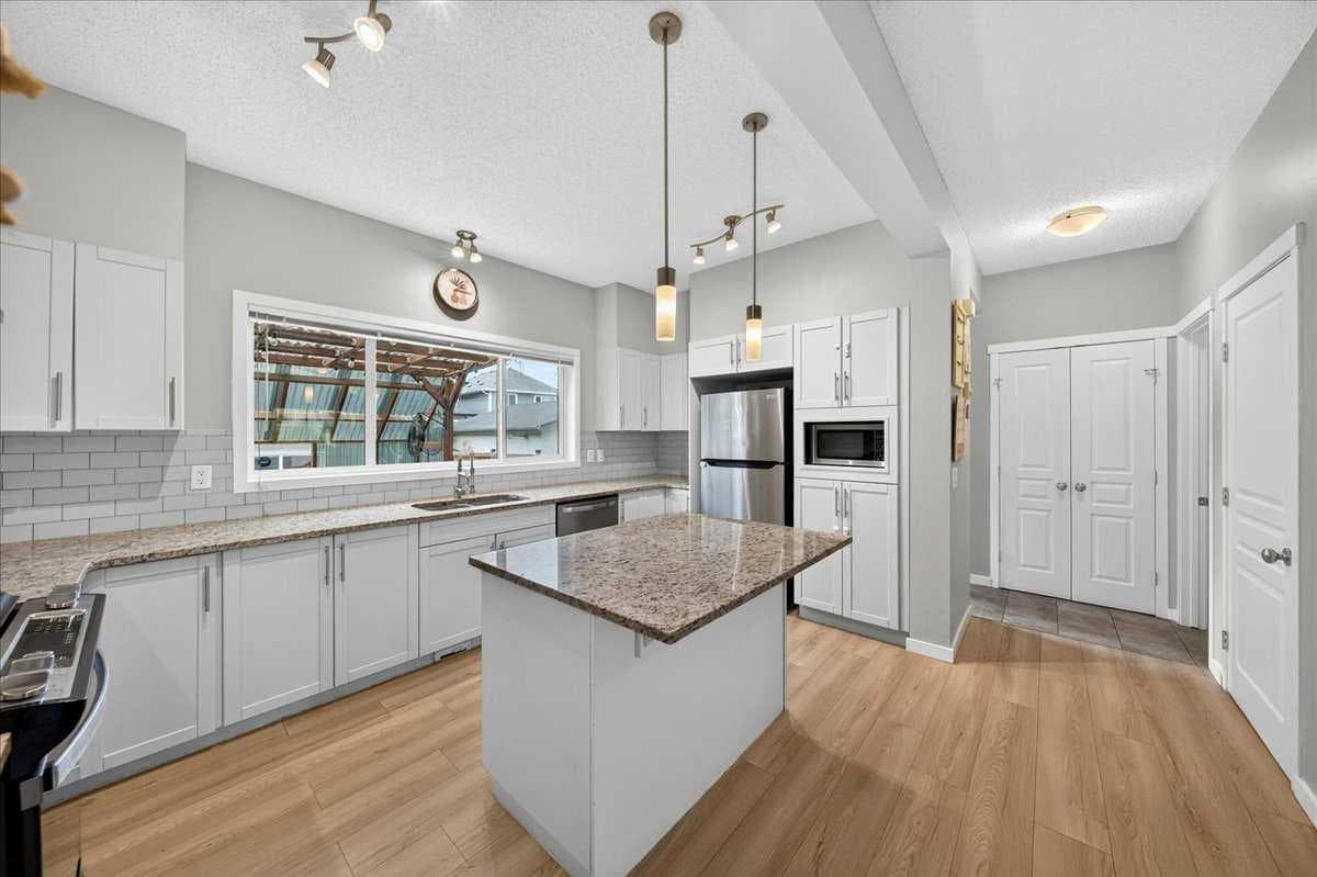 174 Mahogany Heights SE