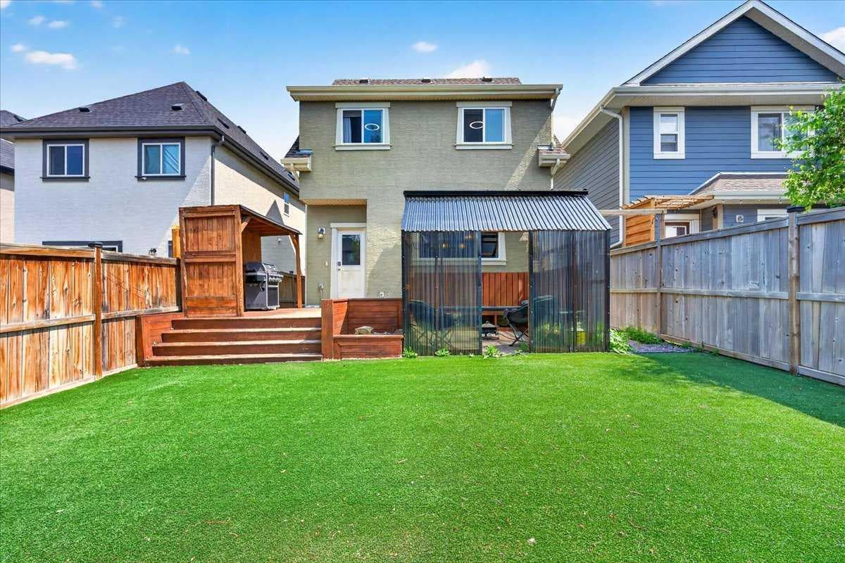 174 Mahogany Heights SE