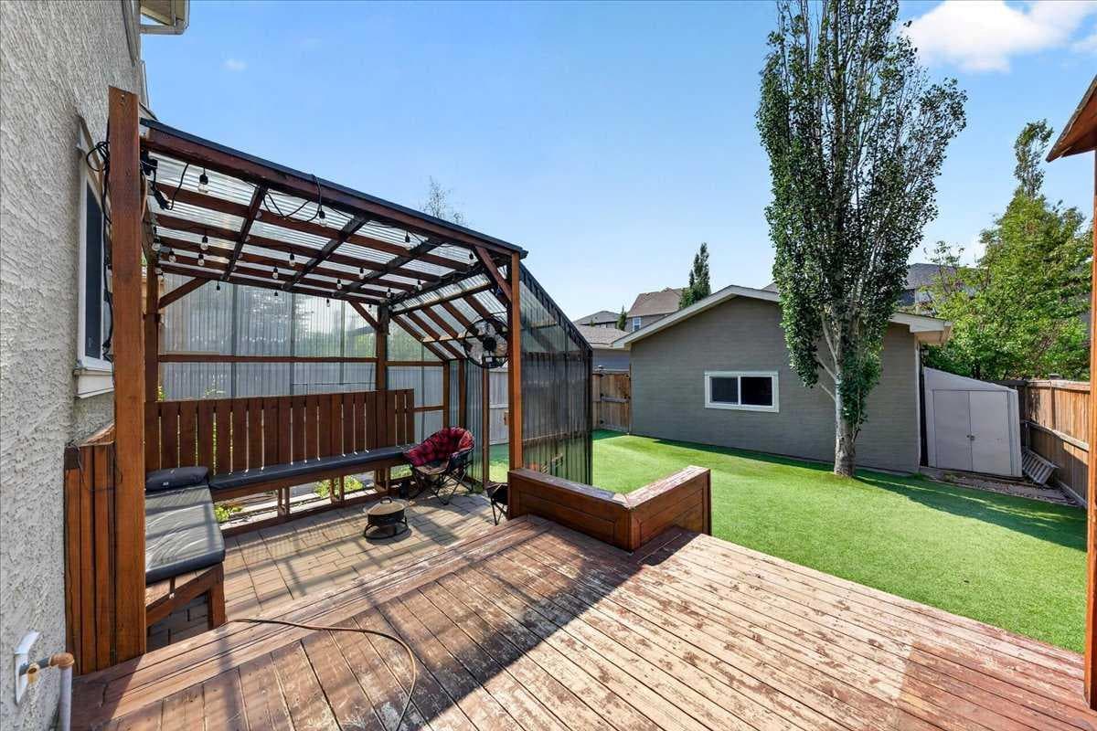 174 Mahogany Heights SE