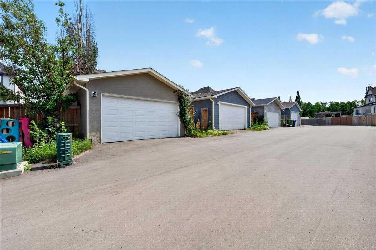 174 Mahogany Heights SE