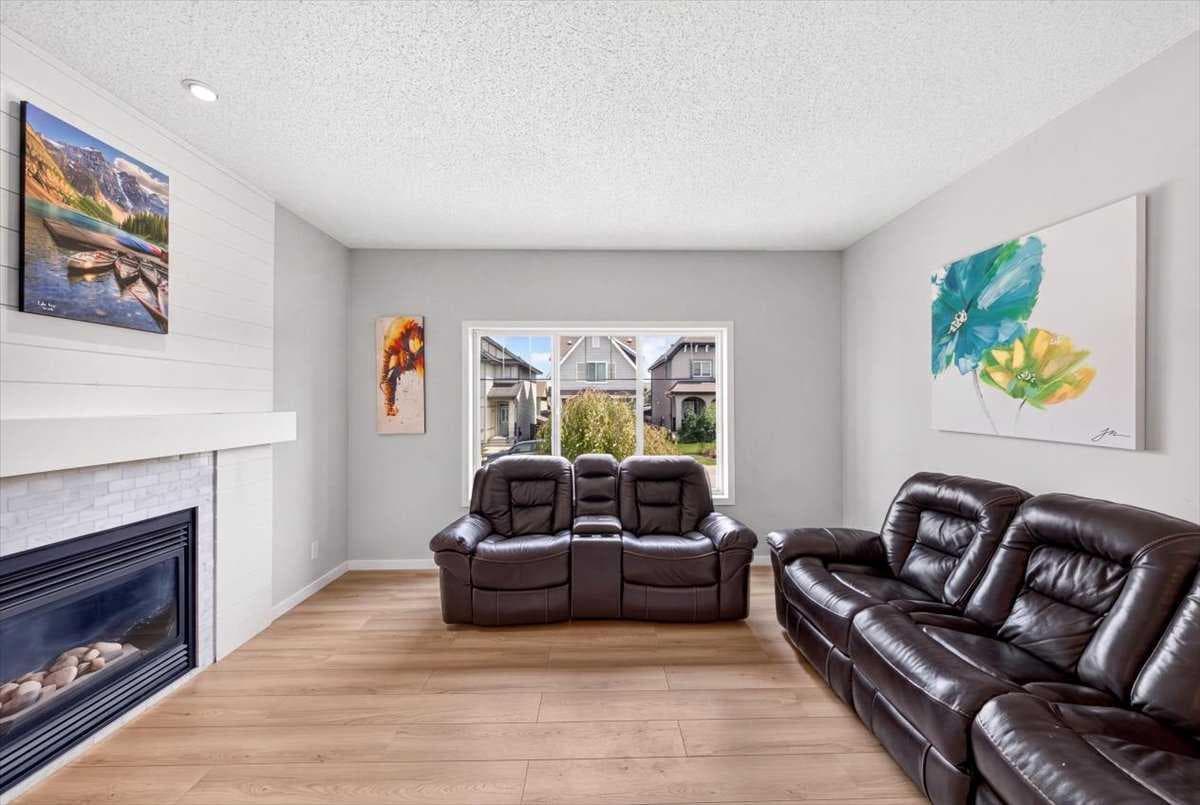 174 Mahogany Heights SE