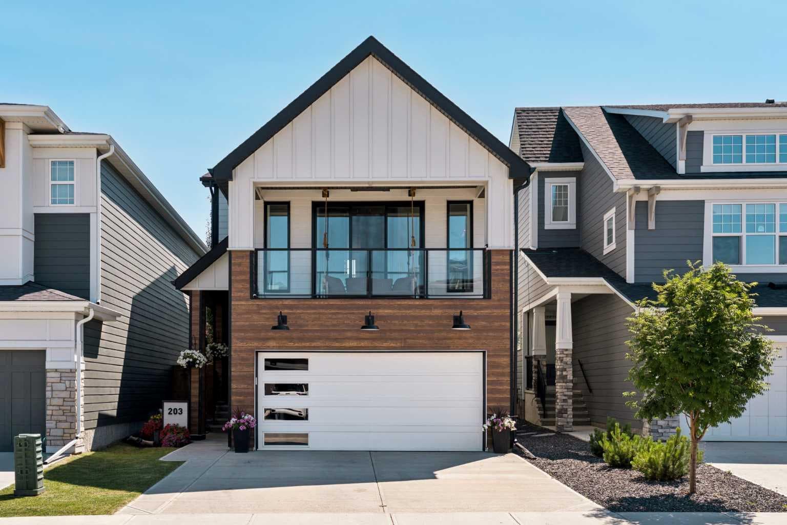203 Cranbrook Park SE