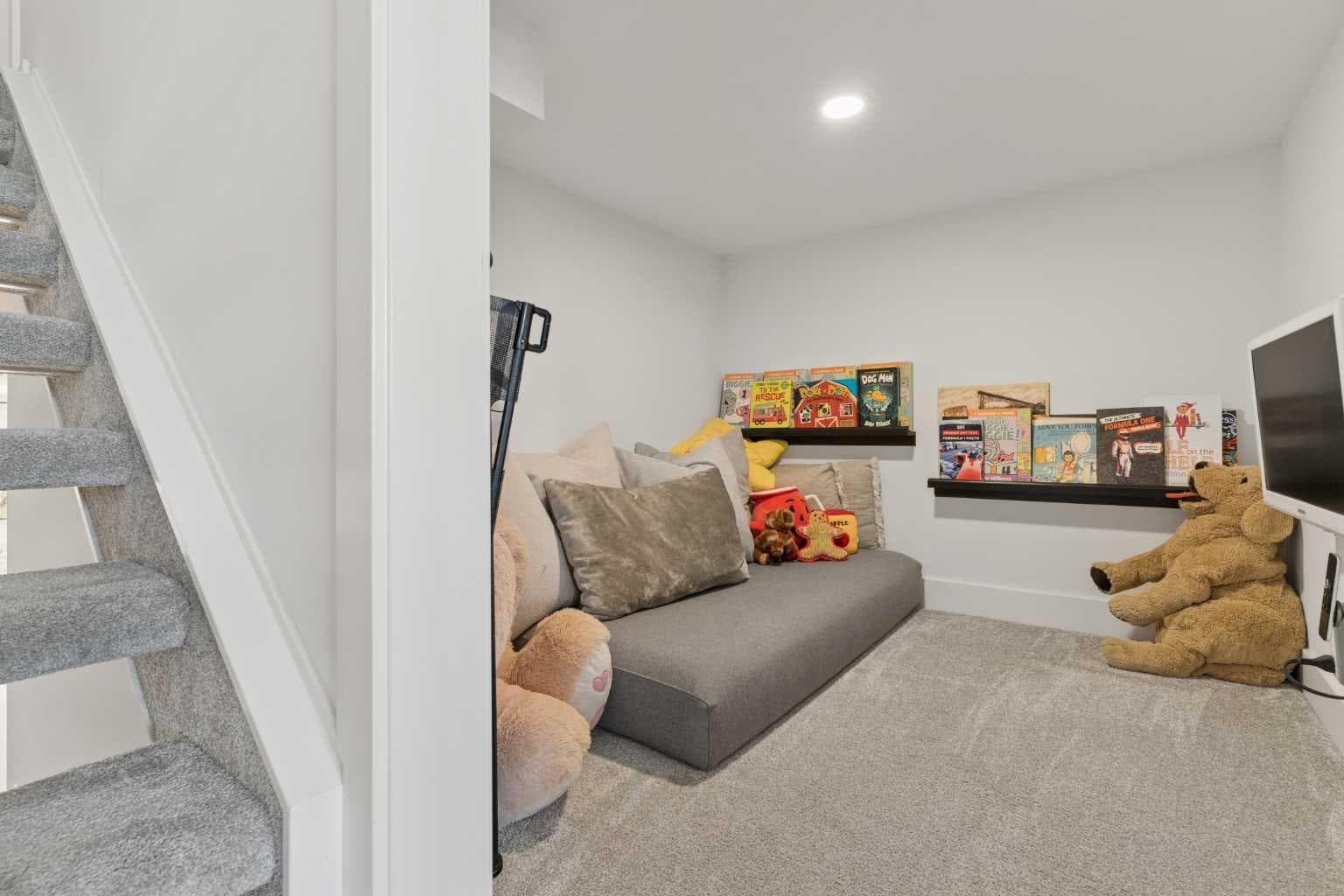 203 Cranbrook Park SE