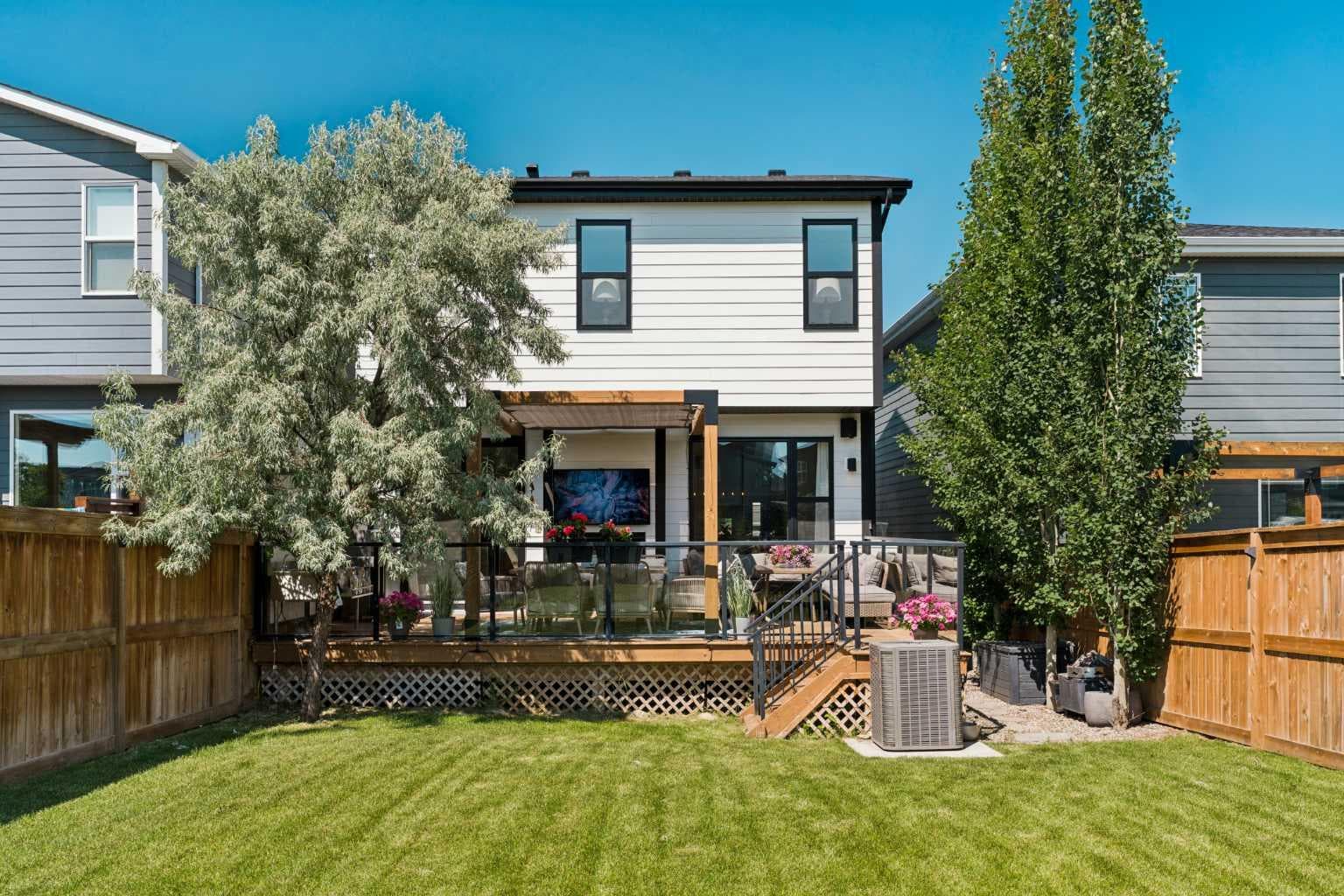 203 Cranbrook Park SE