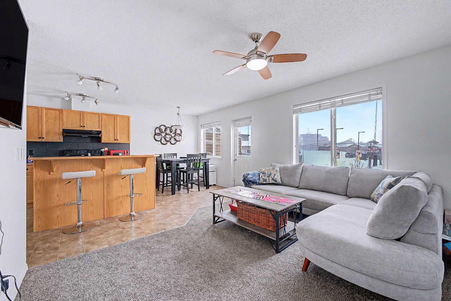 102, 800 Yankee Valley Boulevard SE