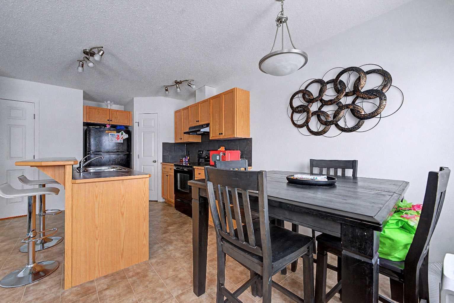 102, 800 Yankee Valley Boulevard SE