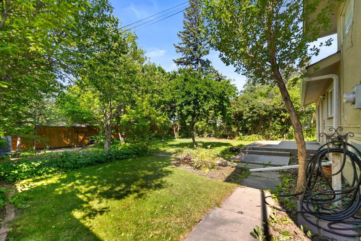 21 Roseview Drive NW