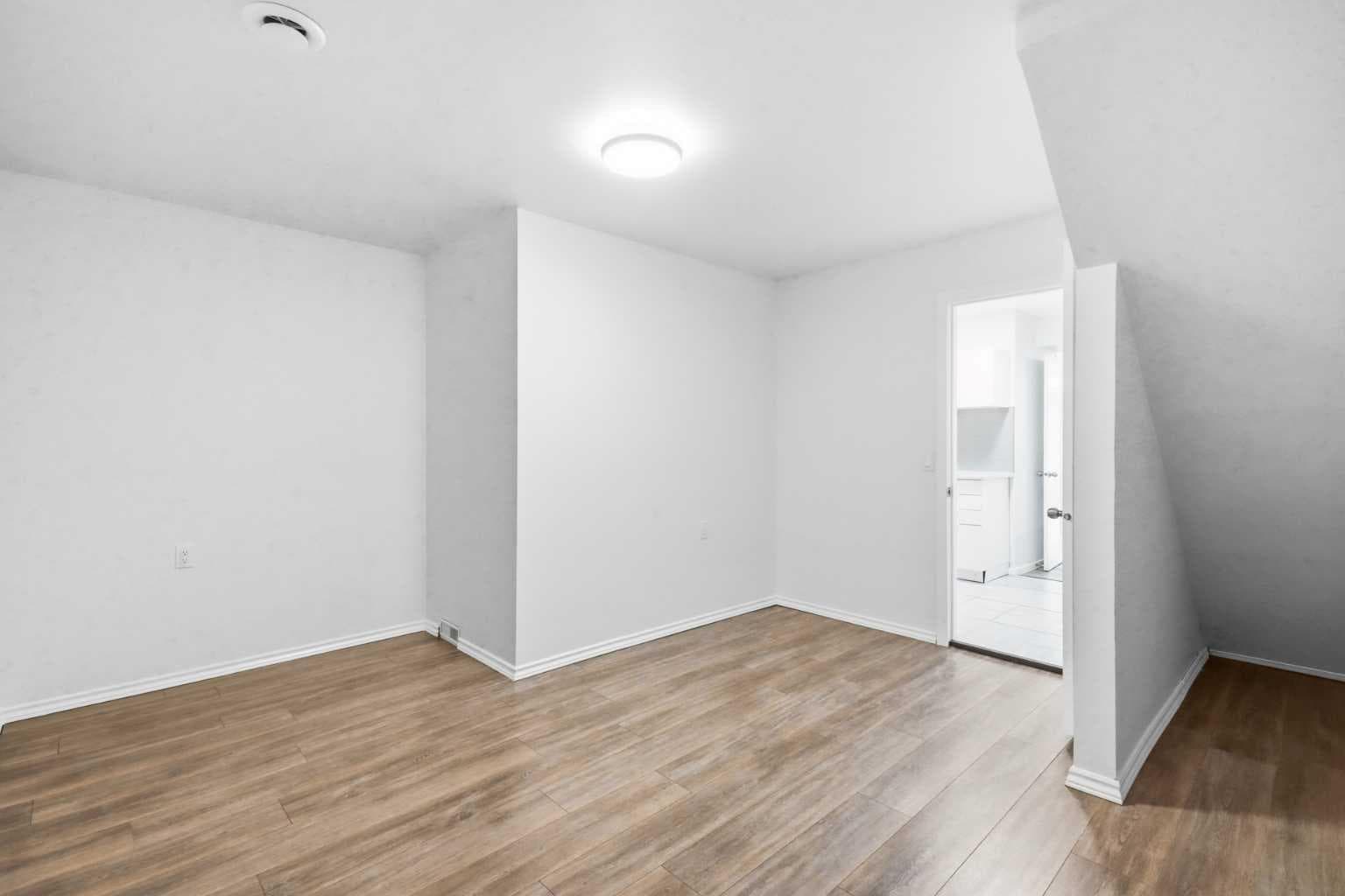 288 Springborough Way SW