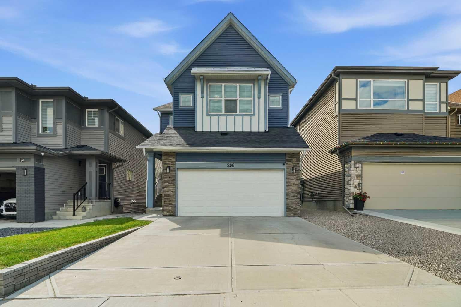206 Lucas Crescent NW
