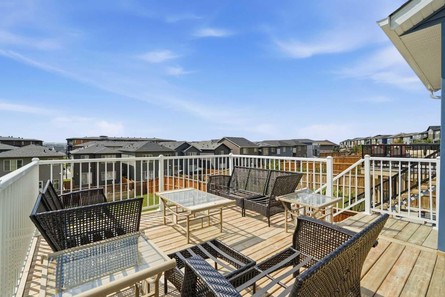 206 Lucas Crescent NW