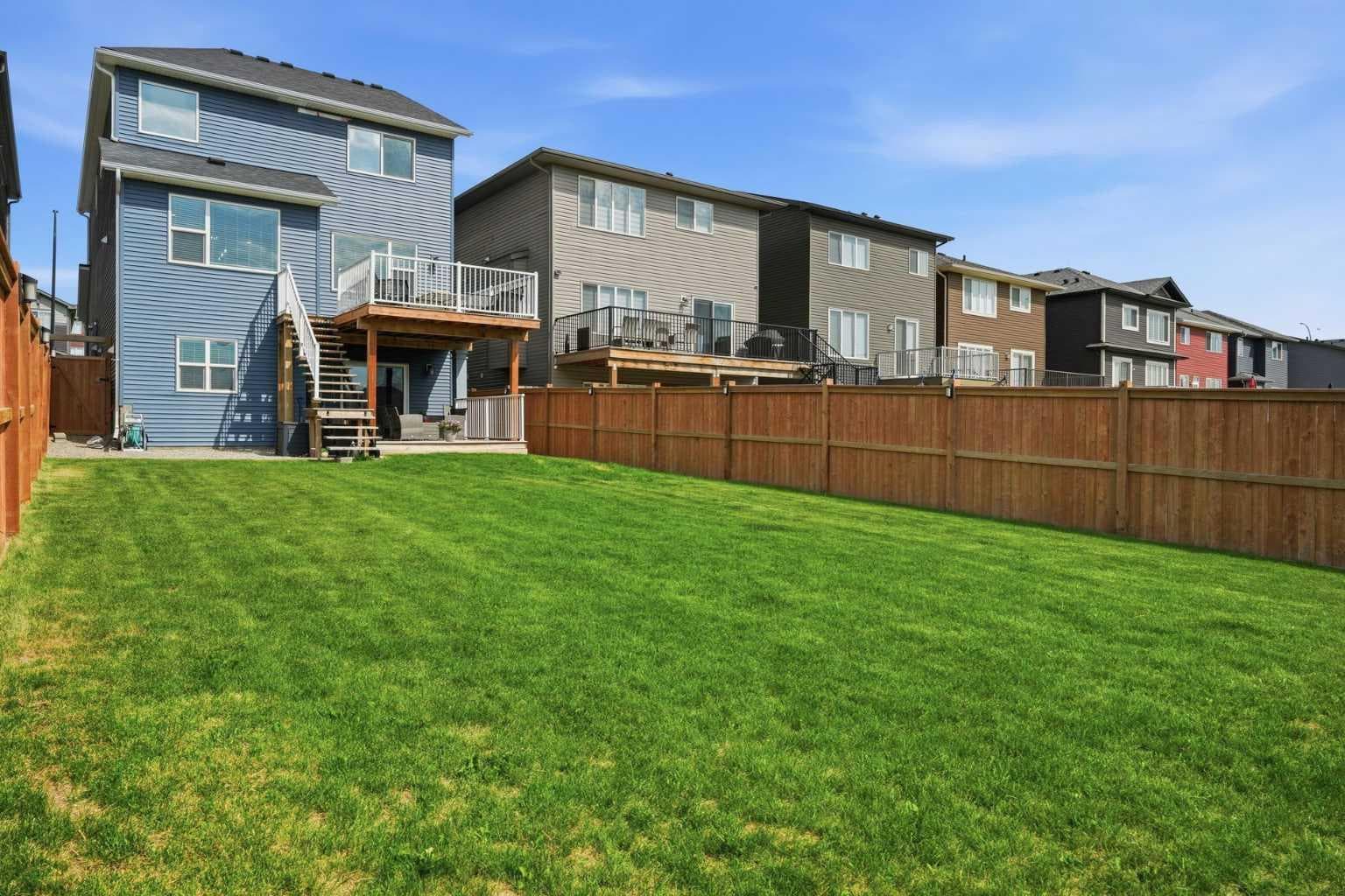 206 Lucas Crescent NW