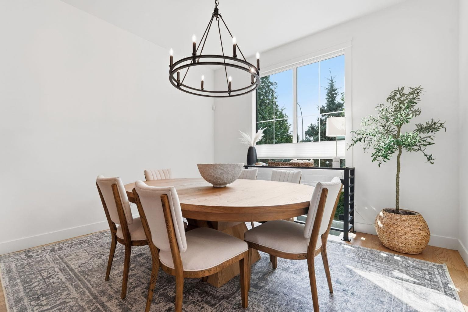 736 35 Street NW