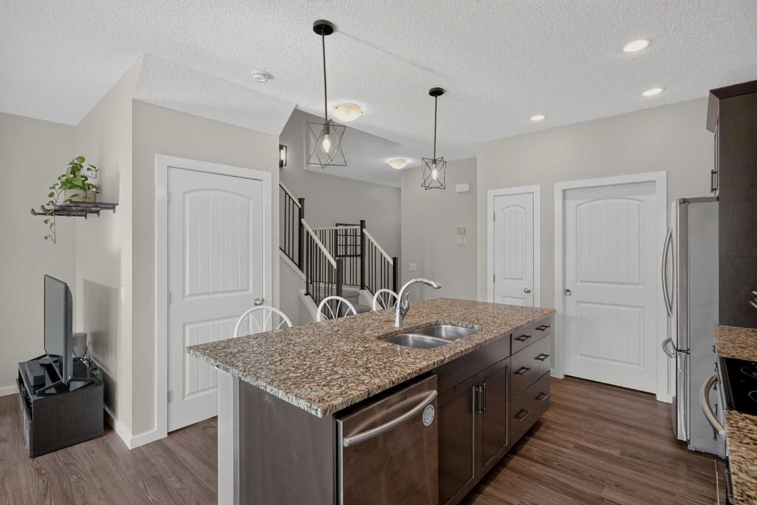 50 Legacy Close SE