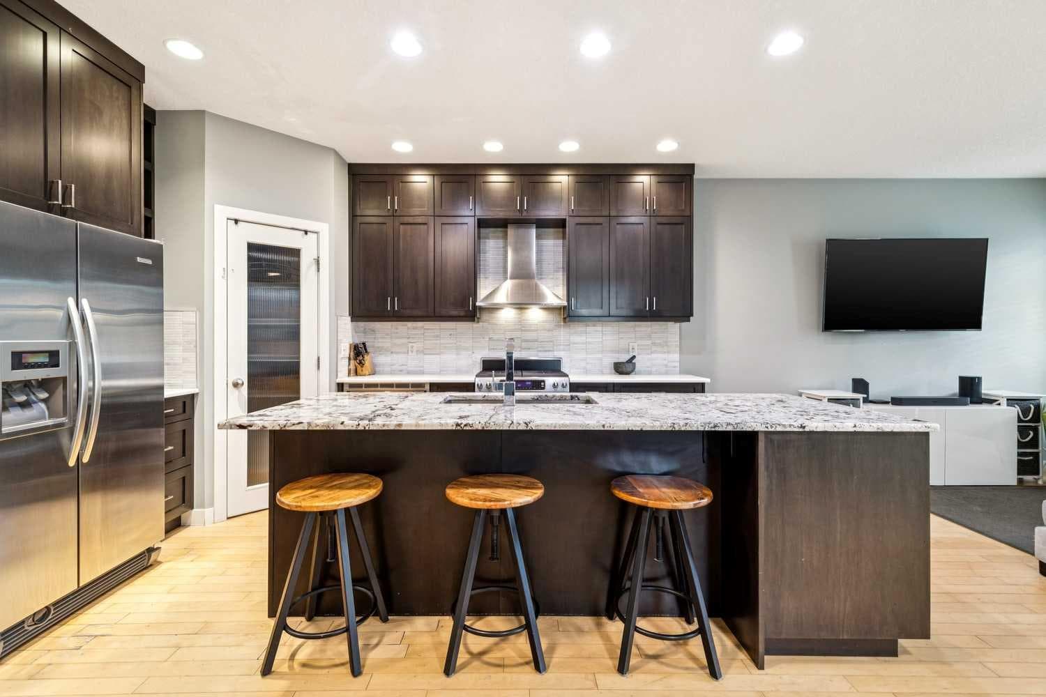 1046 Rundle Crescent NE