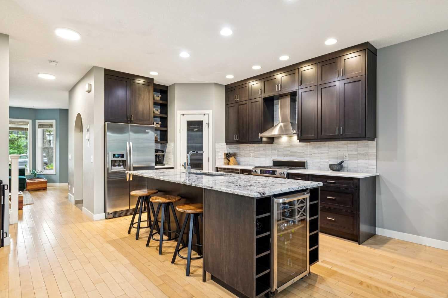 1046 Rundle Crescent NE
