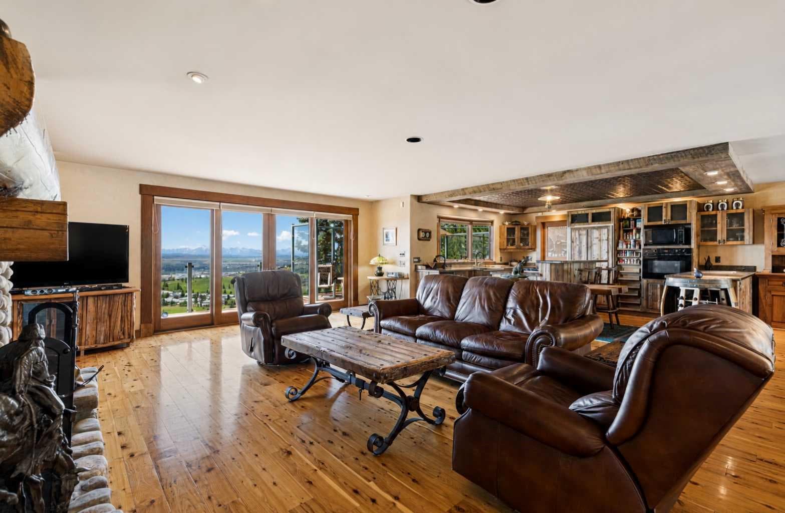 260097 Mountain Ridge Place 
