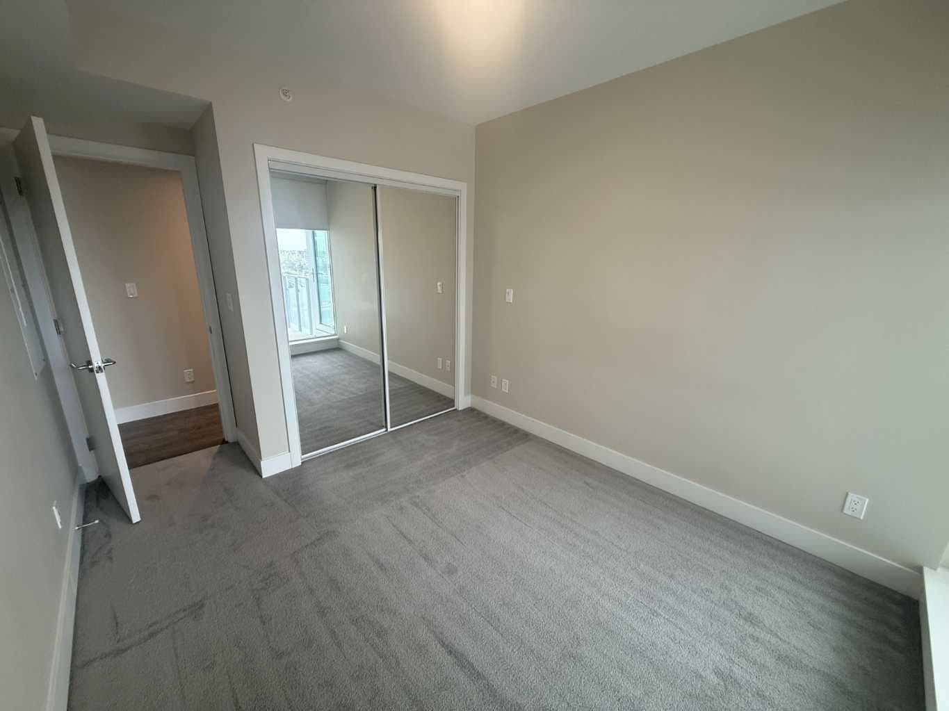 805, 519 Riverfront Avenue SE
