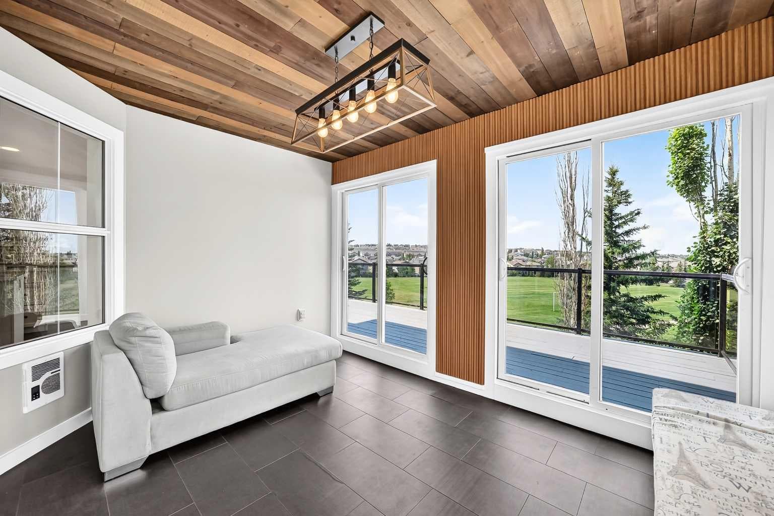 98 Panamount Villas NW