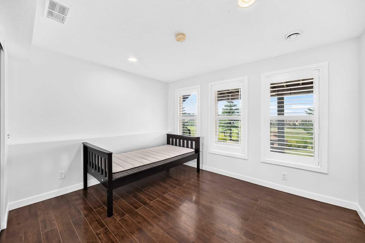 98 Panamount Villas NW