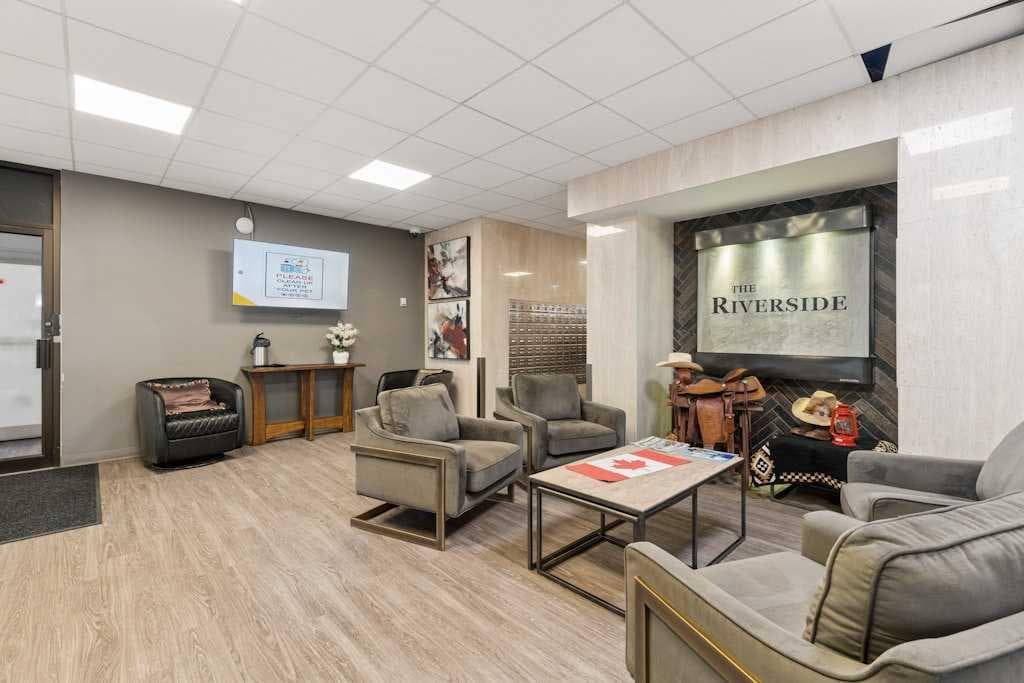 401, 145 Point Drive NW