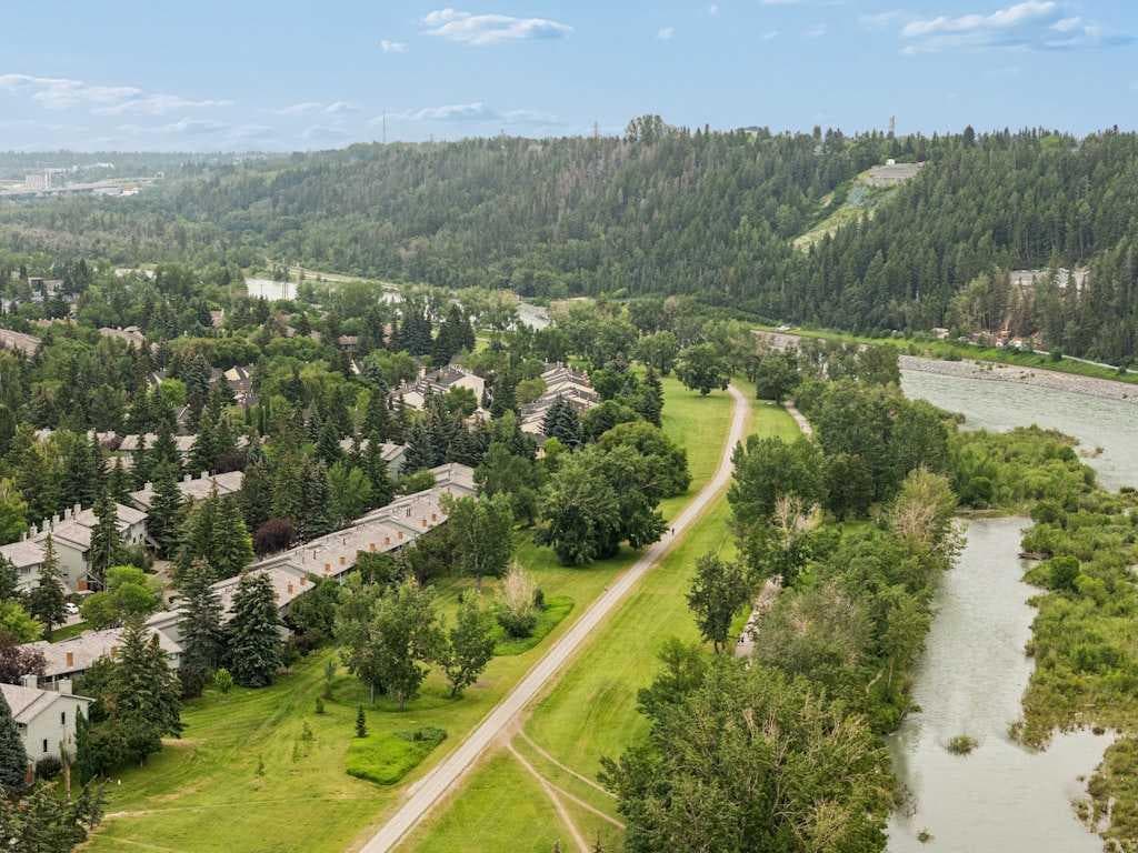 401, 145 Point Drive NW