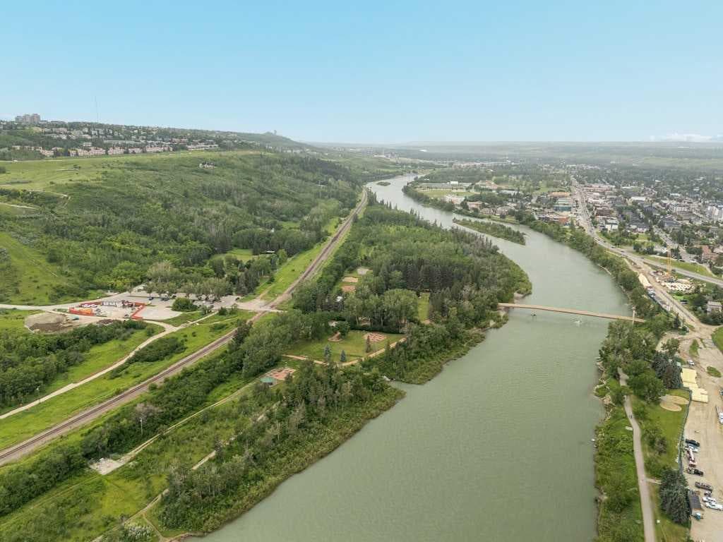 401, 145 Point Drive NW