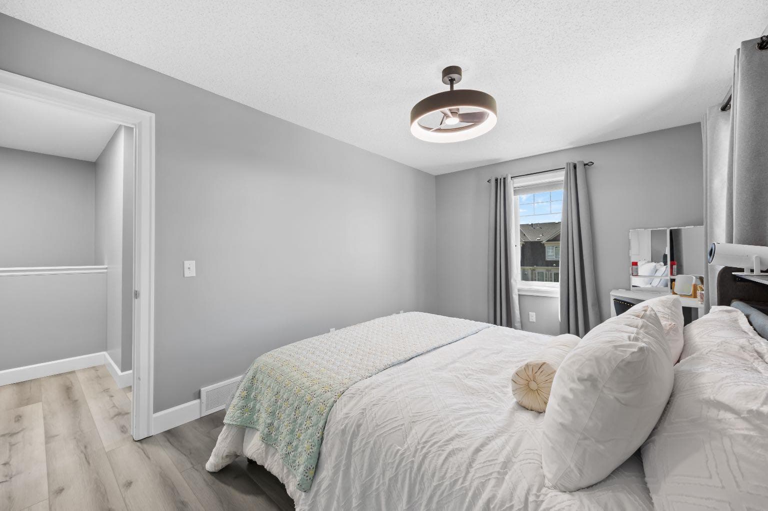 52 Windstone Green SW