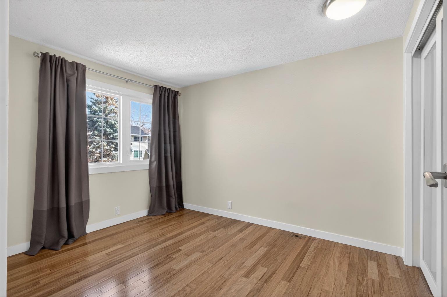 360 Point Mckay Gardens NW