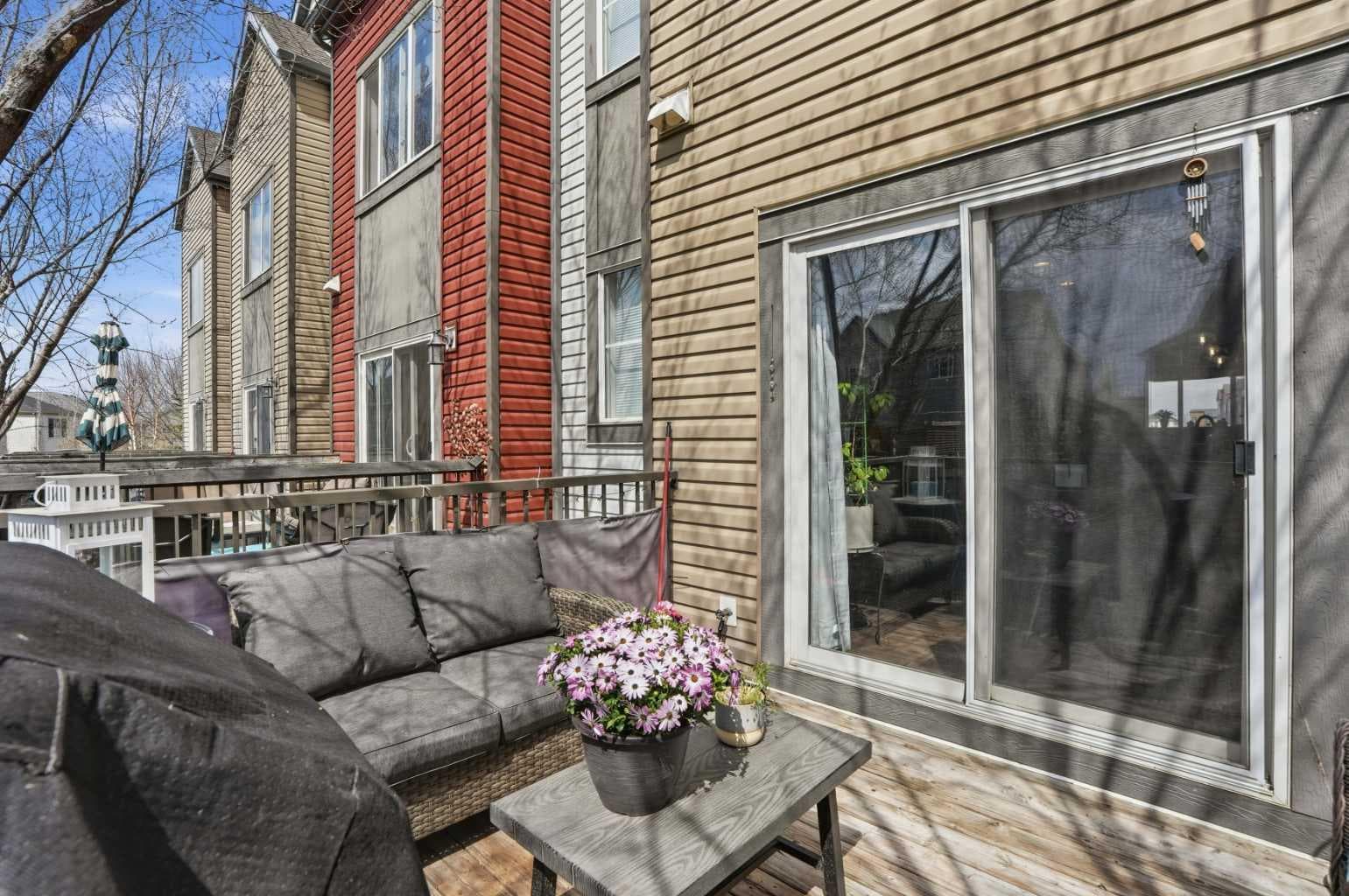 227 Copperpond Row SE