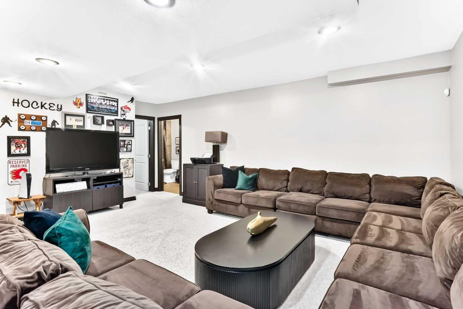 188 Hawkmere Way 