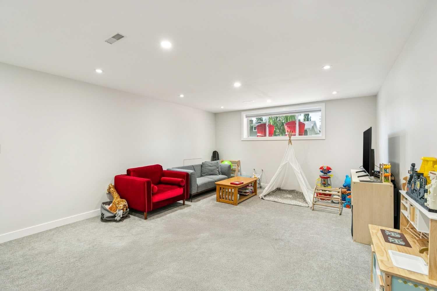 117 Chinook Drive SW